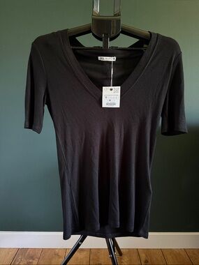 Zara Black V-Neck Short Sleeve Tee